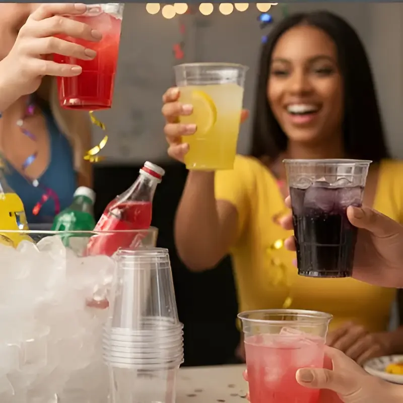 10 OZ Transluent plastic cups in parties (1).webp